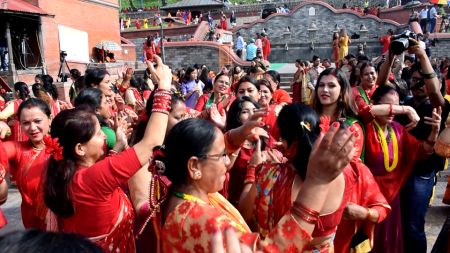 गौरा र तीज समूहमा मनाउन रोक