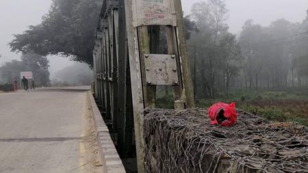 नवलपरासीको लोकाह पुलमा भेटियो शंकास्पद वस्तु