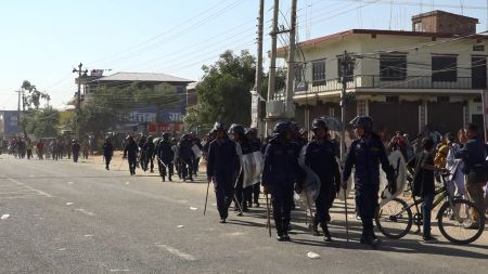 कोहलपुरमा प्रर्दशन जारी, यातायात र शिक्षण संस्था ठप्प