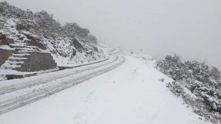 हिमपातले परीक्षामा लेख्न नसकेर रोए विद्यार्थी