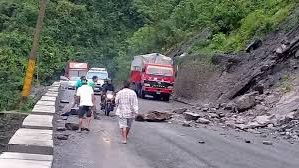 पूर्वपश्चिम र सिद्धार्थ राजमार्ग अवरुद्ध