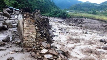 वाग्लुङ्गमा वाढि पहिरोको वितण्डा, सर्वसाधारणलाई जिवन धान्नै मुस्किल