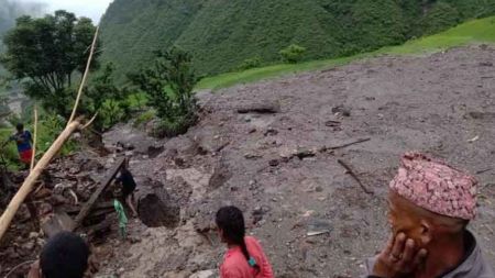 पहिरोमा पुरिएर एकै परिवारका ५ जनाको मृत्यु, एकको जिवितै उद्वार