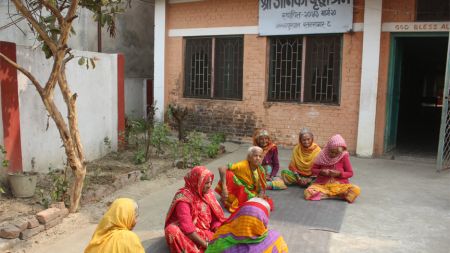 वृद्धाश्रमलाई आर्थिक अभाव, आमाहरुलाई उधारो दुध !