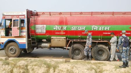 तेल वितरणमा कोटा लगाउने प्रस्तावः मोटरसाइकललाई ५ लिटर मात्रै