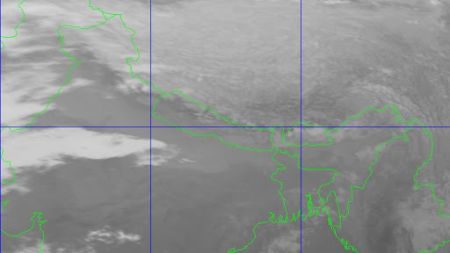 आइतबार साँझ र सोमबार दिउँसो हल्का वर्षा हुने