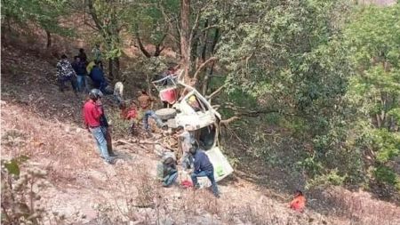 स्वर्गद्वारी दुर्घटनाका ६ जना घाईतेलाई उपचारका लागि काठमाण्डौं ल्याईयो