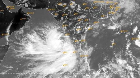 अरब सागरको चक्रवातबाट मौसममा बदली, चट्याङ/हावाहुरी सम्भावना