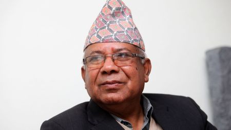 'ओलीले पार्टी एकता चाहेको हो भने प्रधानमन्त्री वा अध्यक्ष छोड्न तयार हुनुपर्छ'