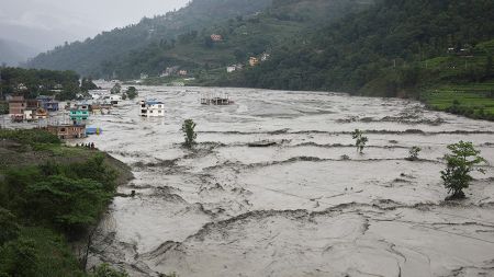 बाढीले घर बगाउँदा एकको मृत्यु, एक बेपत्ता