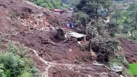 पहिरोमा परी सात घर भत्किए, लाखौँको क्षति