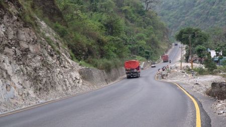 नारायणगढ–मुग्लिन सडकखण्ड एकतर्फी सञ्चालनमा