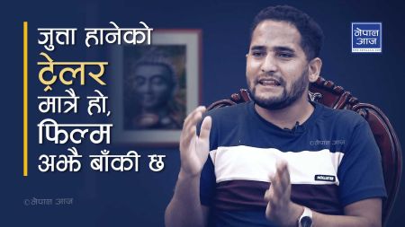 प्रचण्डलाई जुत्ता हान्ने व्यक्ति भन्छन्ः नेताहरु नसुध्रिए ताकि-ताकि गोली हान्छौँ (भिडियो सहित)