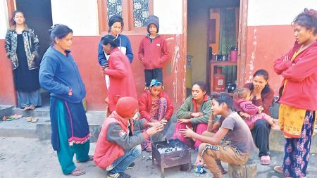 बादी परिवारको पीडा : न बस्ने ओत  छ न खाने गाँस