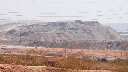 कंगोले चीनियाँ लगानीकर्ताहरुसँग ६ अर्ब डलरको खानी सम्झौताको समीक्षा गर्दै