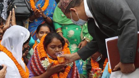 ११ दिनदेखि अनशनरत अधिकारकर्मी रुबी खानको अनशन तोडियो