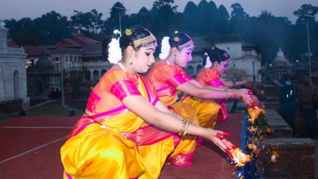 पशुपति मन्दिरमा शिव पुजाको अवसरमा कुमारी नृत्य