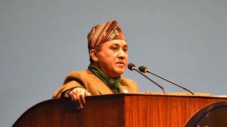 राजनीतिक संयन्त्र बनाएर ओलीले प्रधानमन्त्रीलाई पिँजडामा थुन्न खोजेको आरोप