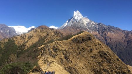 मर्दी हिमाल पुग्ने नेपाली पर्यटक बढे, बाटोमा फोहोर पनि बढ्यो 