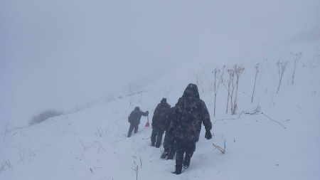 हिमपहिरोमा परेर मृत्यु भएकाको शव भारतीय सडक प्रयोग गरी खलङ्गा ल्याइँदै