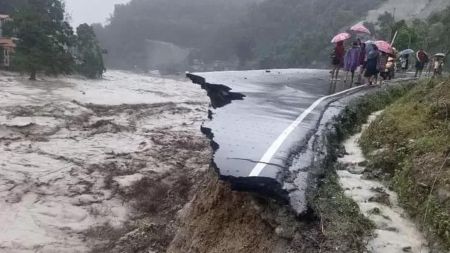 सिक्किममा अचानक आएको बाढीपछि १०० जनाभन्दा धेरै बेपत्ता, एक दर्जन बढीको मृत्यु